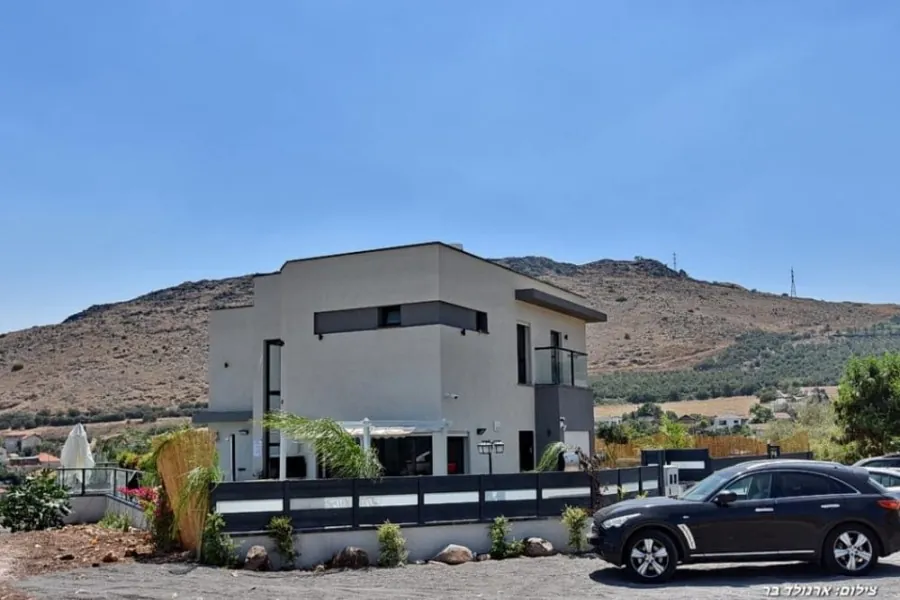 Dream House – the villa from outside, below Mount Arbel