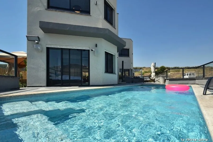 Dream House – heated pool beside the house