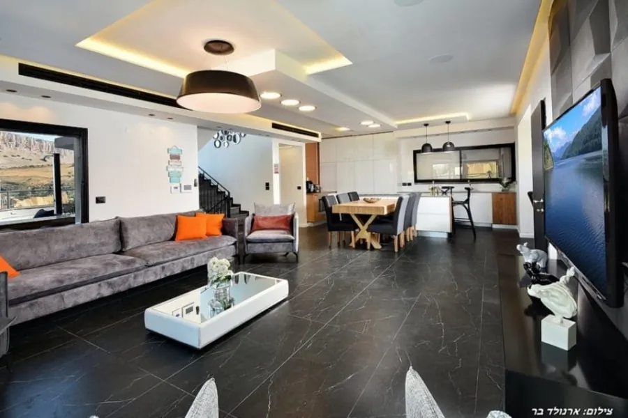 Dream House – spacious living room with large TV